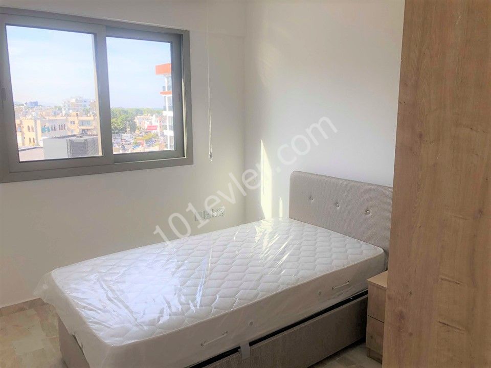 GİRNE MERKEZDE YENİ EŞYALI  220 M2 DENİZ MANZARALI DUBLEX  PENTHOUSE