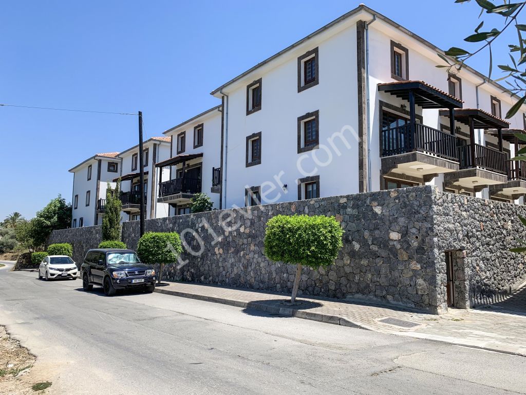 Girne Ozanköy de Türk Malı Dubleks 3+1 Daire