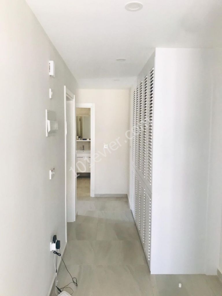 Girne Alsancak Kıbrıs Town Houses'ta 2+1 Deniz Manzaralı Fırsat Daire