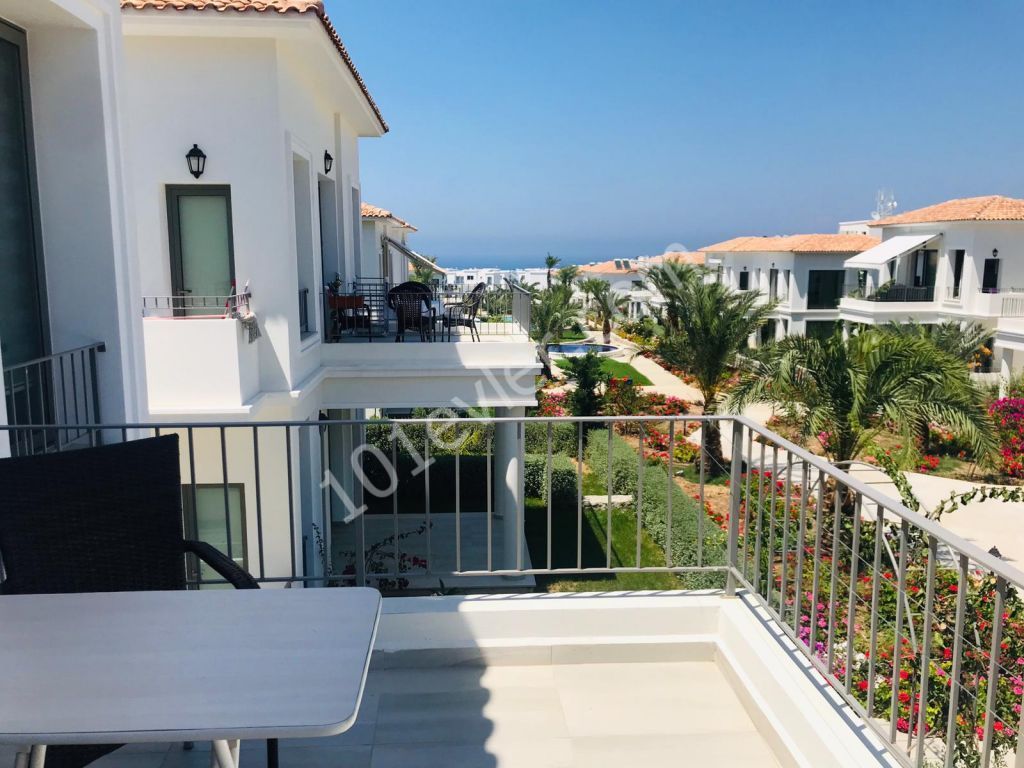 Girne Alsancak Kıbrıs Town Houses'ta 2+1 Deniz Manzaralı Fırsat Daire