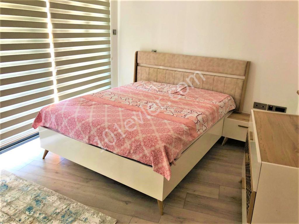 Kıbrıs Girne Merkezde Dağ Manzaralı Eşyalı Kiralık 2+1 Residence Daire