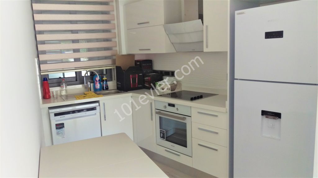 Kıbrıs Girne Merkezde Dağ Manzaralı Eşyalı Kiralık 2+1 Residence Daire