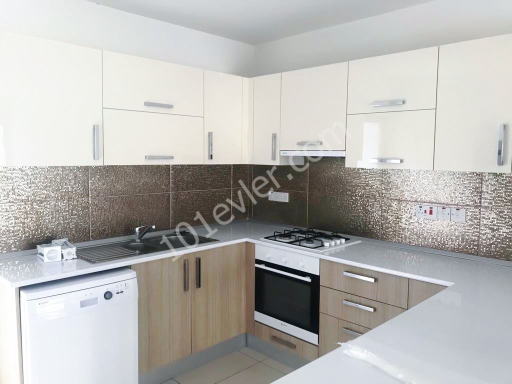 Girne Merkezde Full Eşyalı Satılık 2+1 Daire