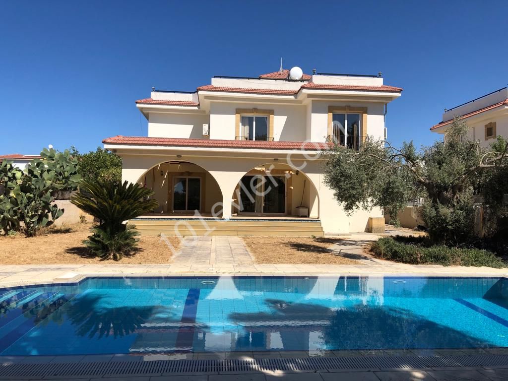 3 bedroom villa with pool for sale in kyrenia