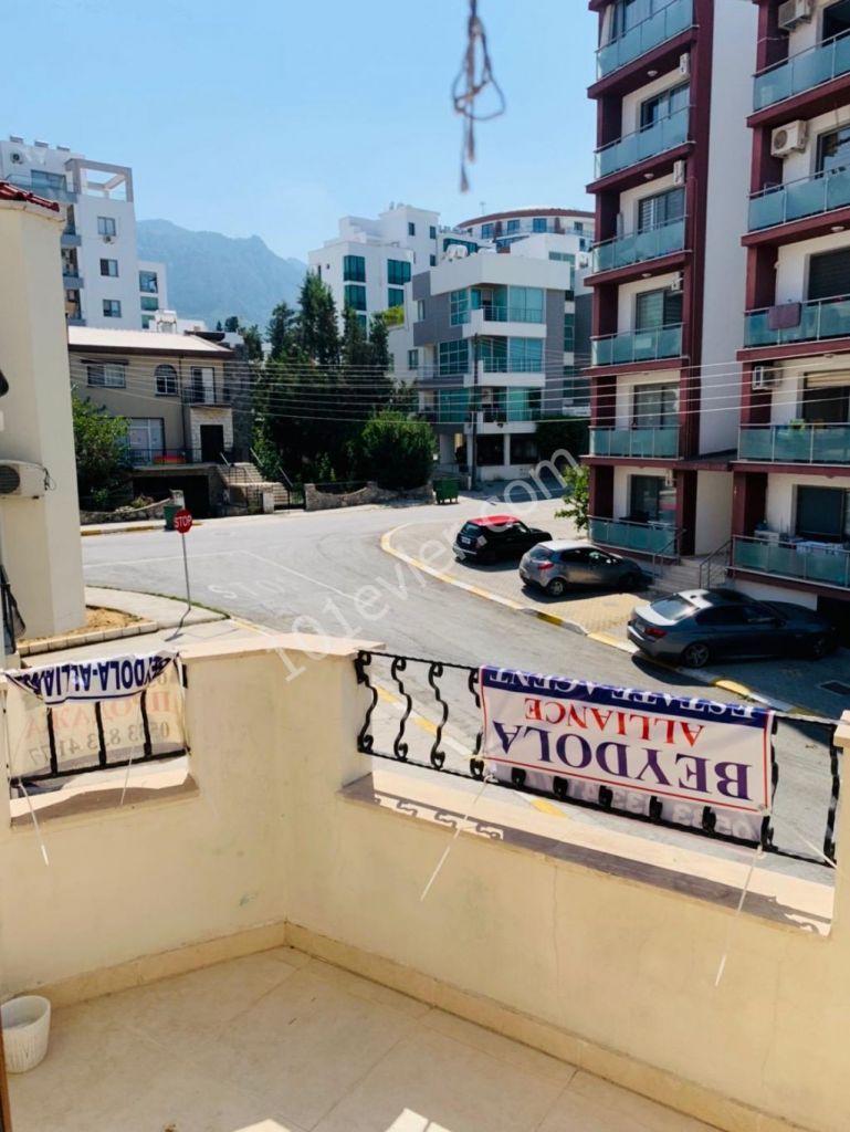 Girne Merkez’de 3+1 Satılık Apartman Dairesi