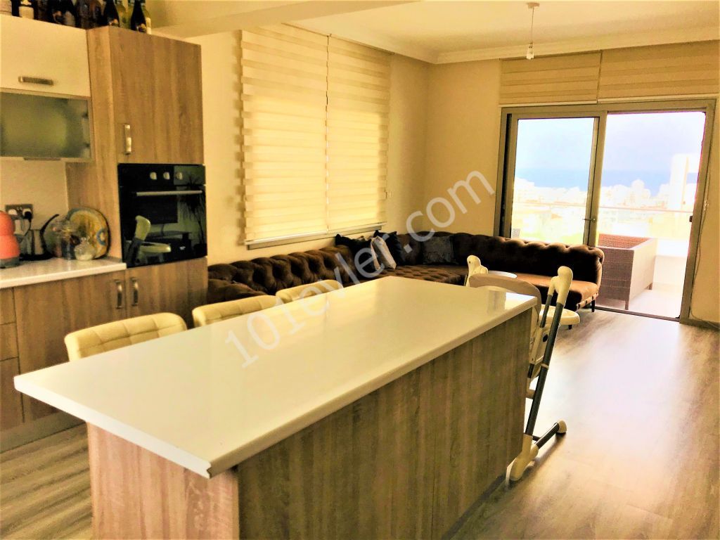 Girne merkezde satılık 3+1 Penthouse