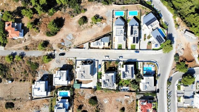 Kıbrıs  Girne'de Türk Malı Satılık Modern Villa