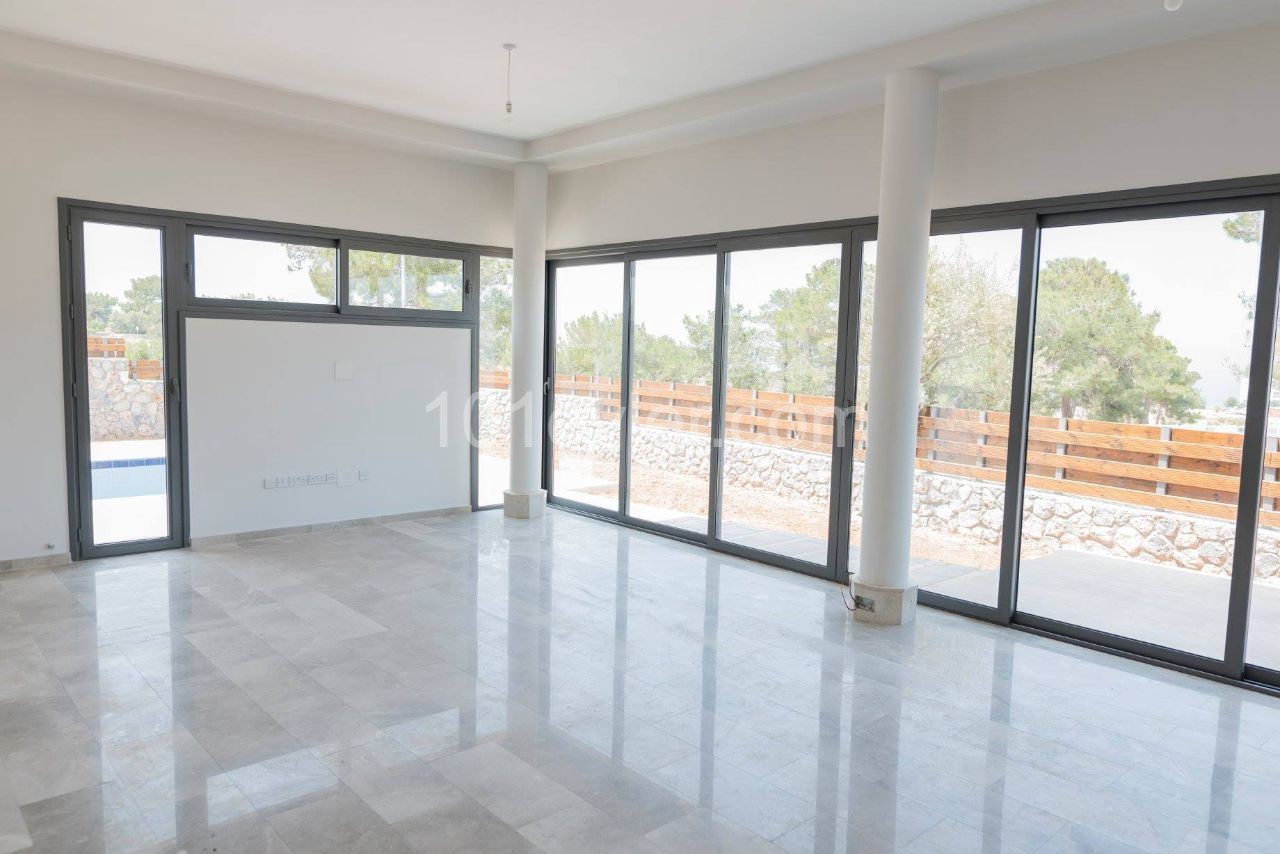 Kıbrıs  Girne'de Türk Malı Satılık Modern Villa