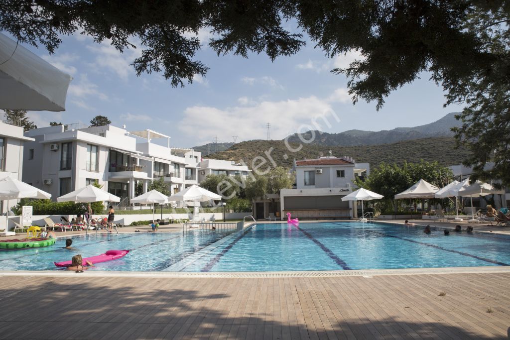 GİRNE ALSANCAK MİLOS PARK TA EŞYALI 2+1 ÜST KAT FIRSAT DAİRE