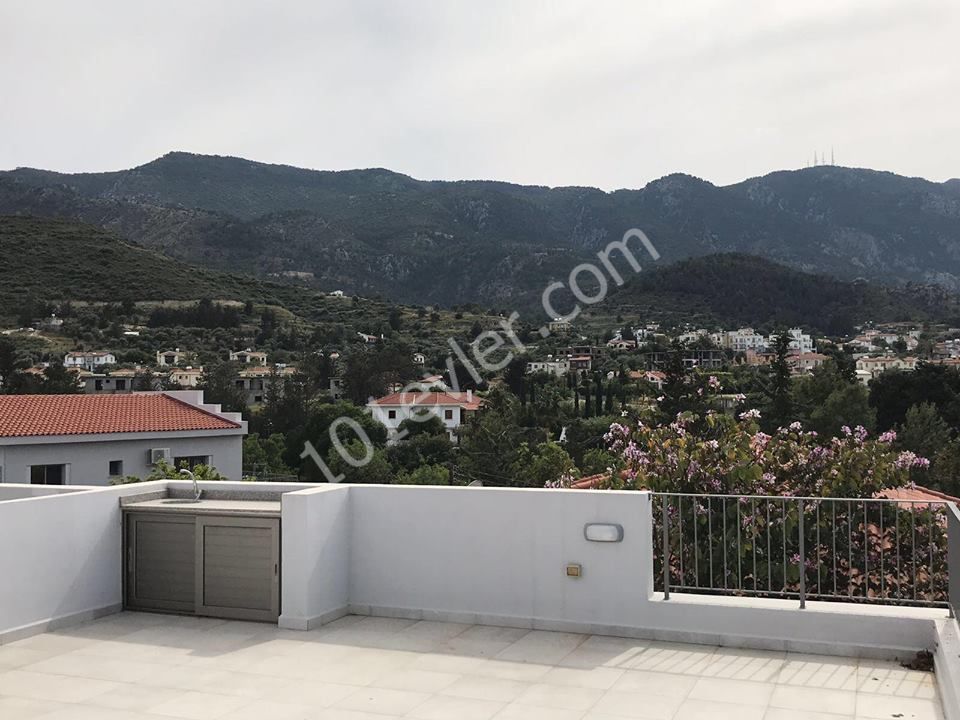 GİRNE ALSANCAK MİLOS PARK TA EŞYALI 2+1 ÜST KAT FIRSAT DAİRE