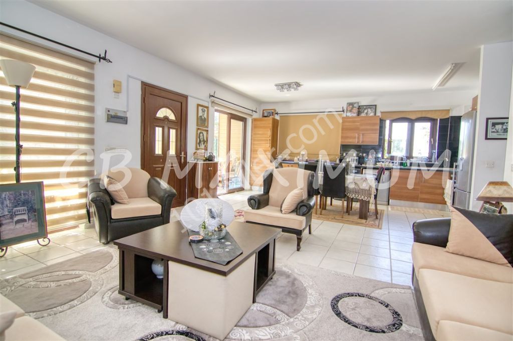 Kıbrıs Girne Karşıyaka Satılık 4+1  Villa