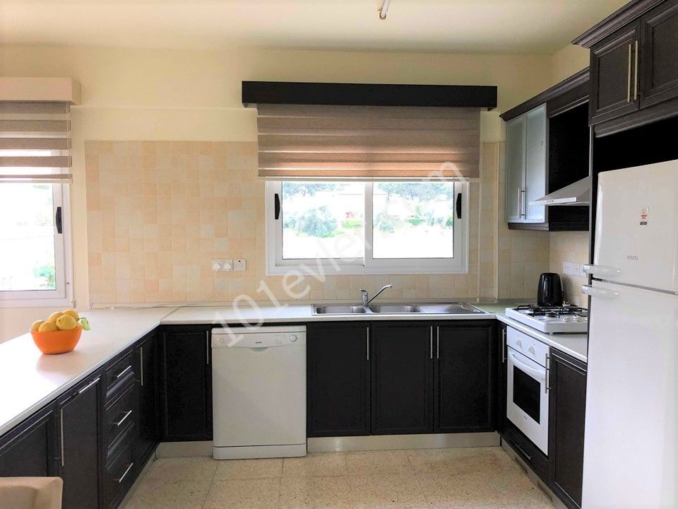 Flat For Sale in Aşağı Girne, Kyrenia