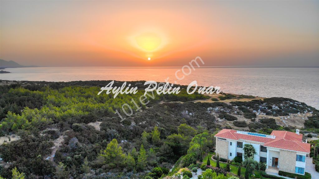 For sale seafront villa with 7 bedrooms in Kyrenia Esentepe