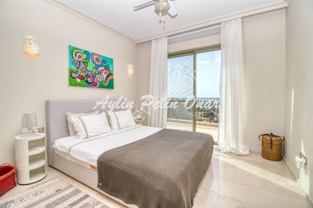 7-Zimmer-villa am Meer zu verkaufen in Kyrenia, TRNC ** 