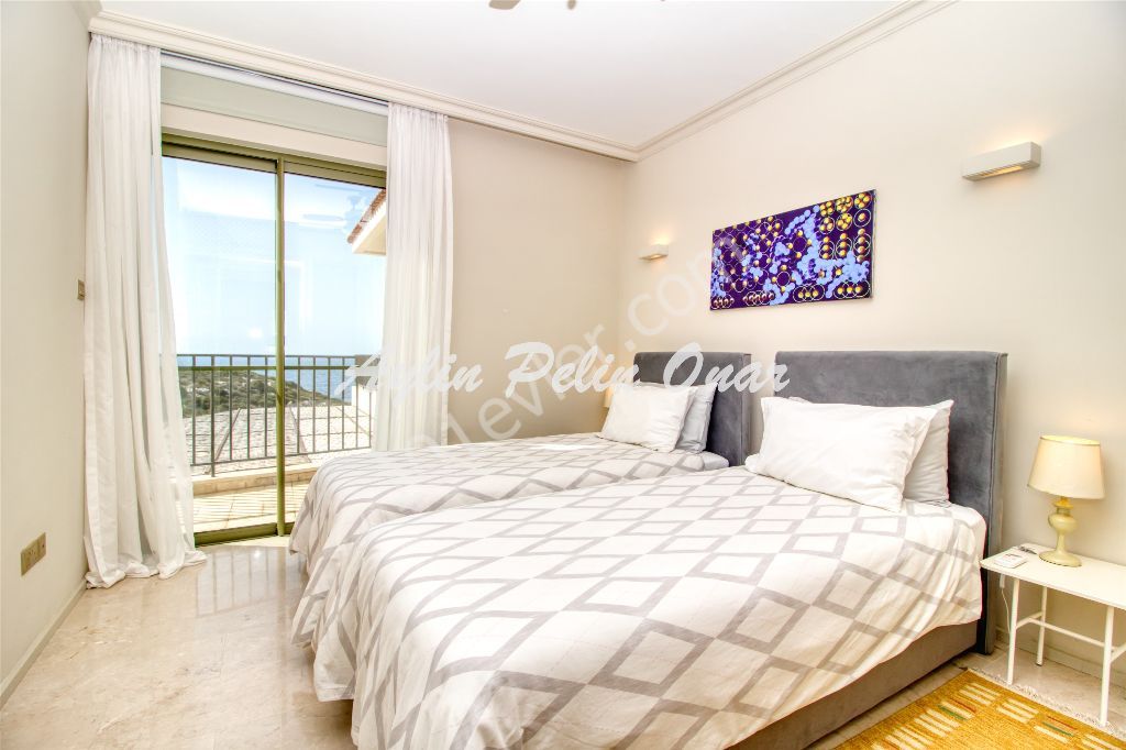7-Zimmer-villa am Meer zu verkaufen in Kyrenia, TRNC ** 