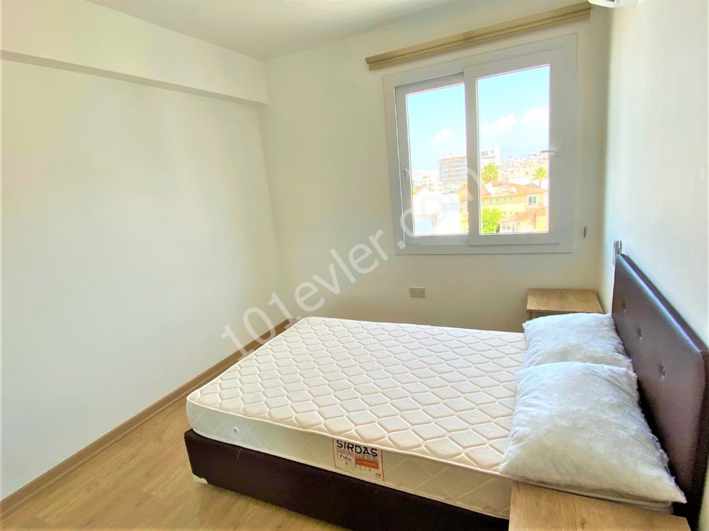 Kıbrıs Girne Merkezde Deniz Manzaralı Eşyalı Kiralık 2+1 Daire