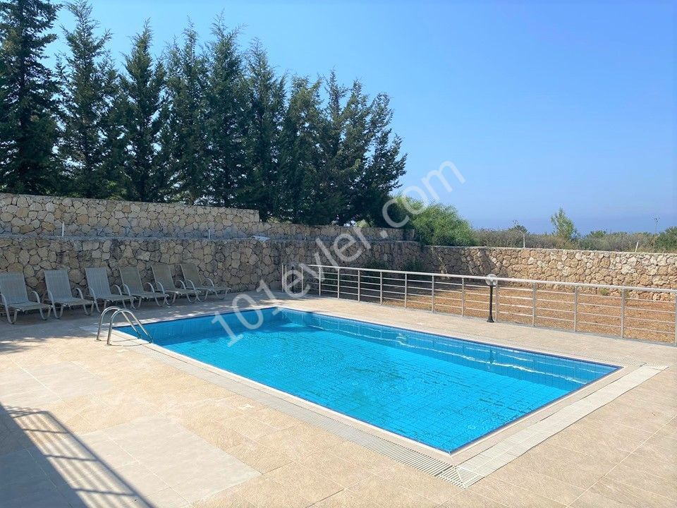 Triplex-und Duplex-Villen im 1300 M2 Garten mit herrlichem Meerblick in Kyrenia EDREMIT ** 