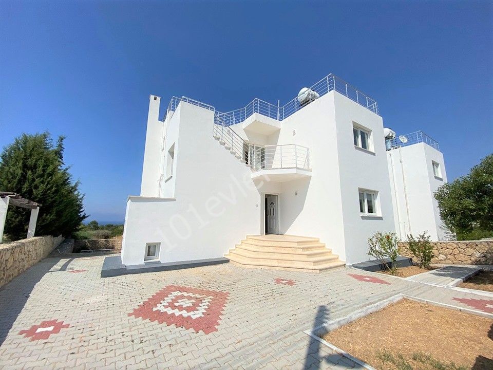 Triplex-und Duplex-Villen im 1300 M2 Garten mit herrlichem Meerblick in Kyrenia EDREMIT ** 