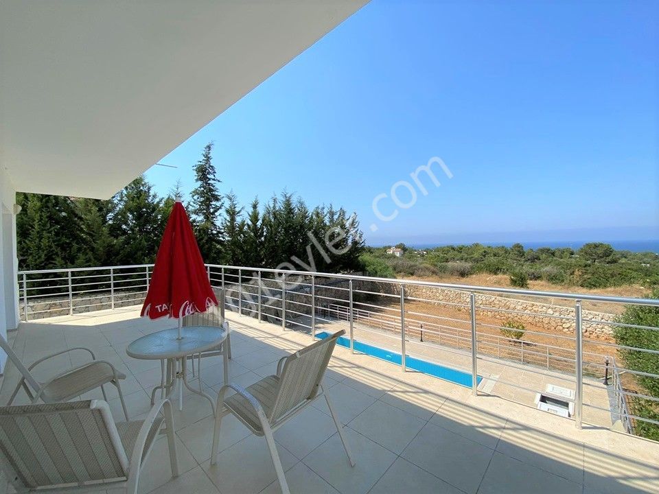 Triplex-und Duplex-Villen im 1300 M2 Garten mit herrlichem Meerblick in Kyrenia EDREMIT ** 