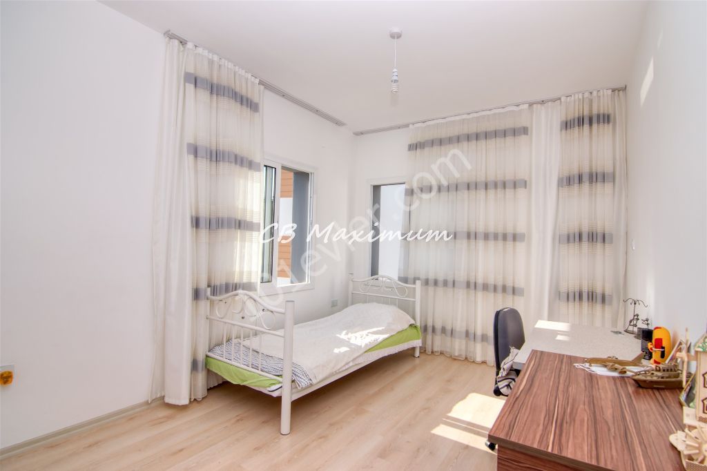 Girne Alsancak da Satılık Site İçinde 3+1 Daire