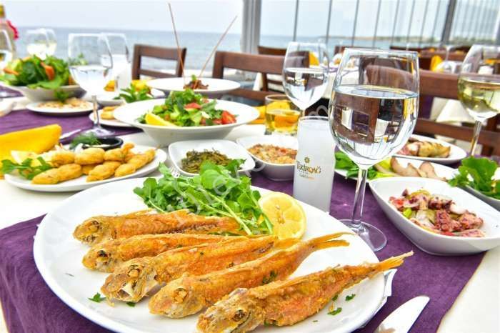 Rent a Restaurant Near the Sea ** 