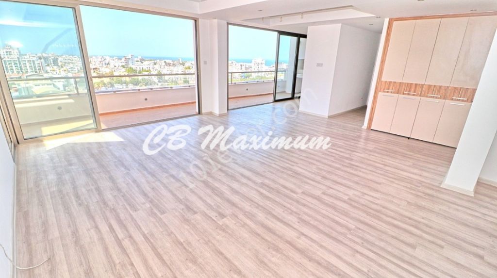 Kıbrıs Girne'de Deniz Manzaralı Satılık Çok Özel Dublex Penthouse Daire