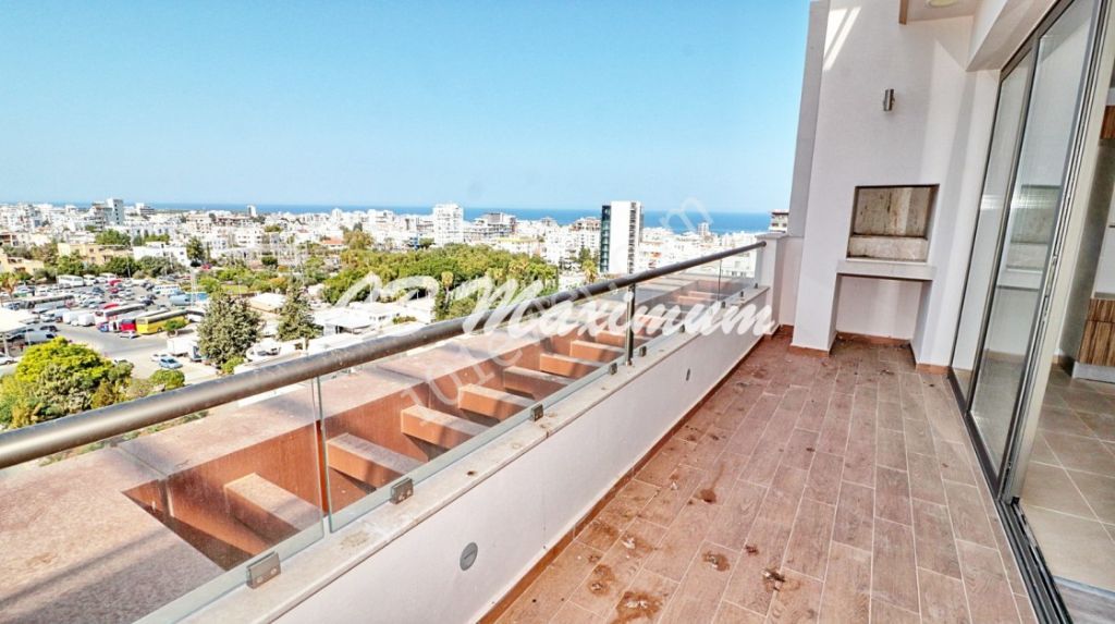 Kıbrıs Girne'de Deniz Manzaralı Satılık Çok Özel Dublex Penthouse Daire