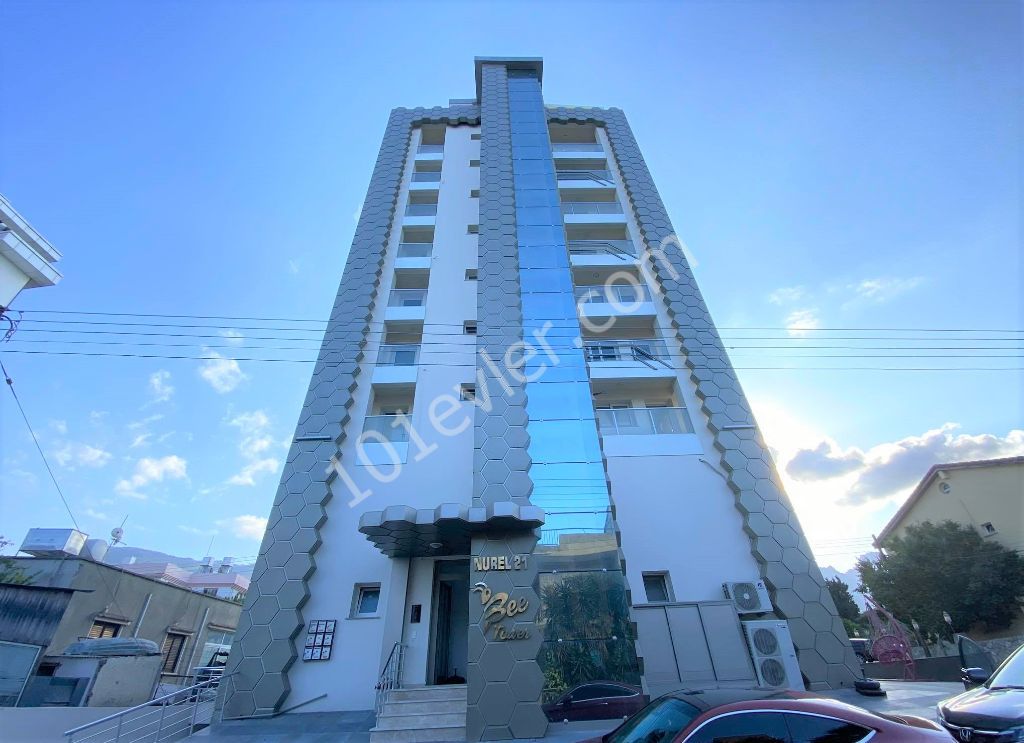 TEK YETKİLİ!  GİRNE MERKEZ DE ANA CADDE ÜZERİNDE 3+1 YENİ FIRSAT LÜKS DAİRE 