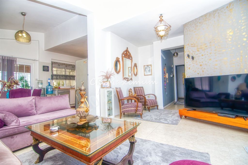 Girne Merkez de Site İçinde Satılık 3+1 Penthouse