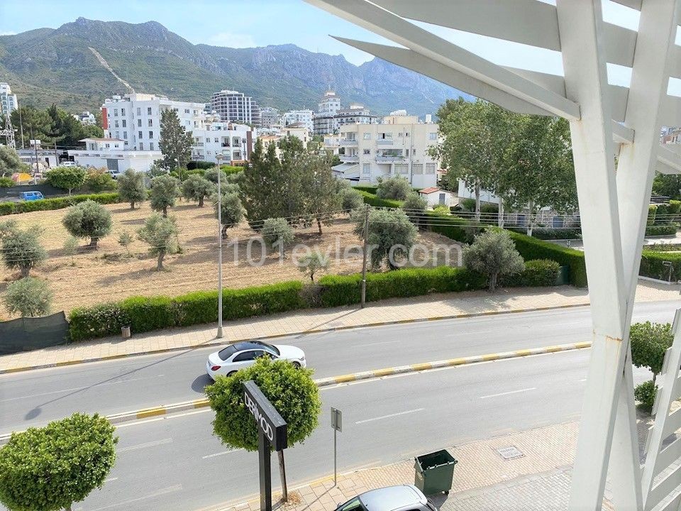 دفتر برای فروش in Girne Merkez, گیرنه