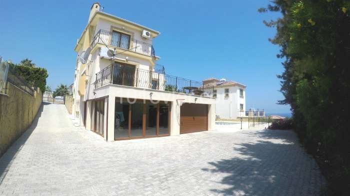 KKTC Girne Bellapais Satılık 6+1 Havuzlu Villa