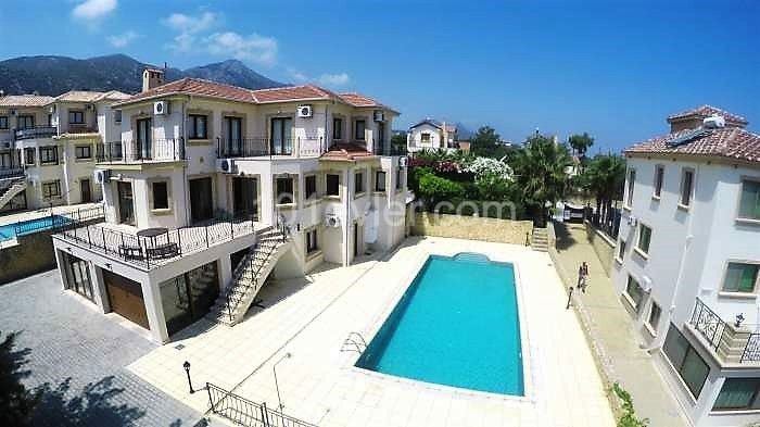 KKTC Girne Bellapais Satılık 6+1 Havuzlu Villa