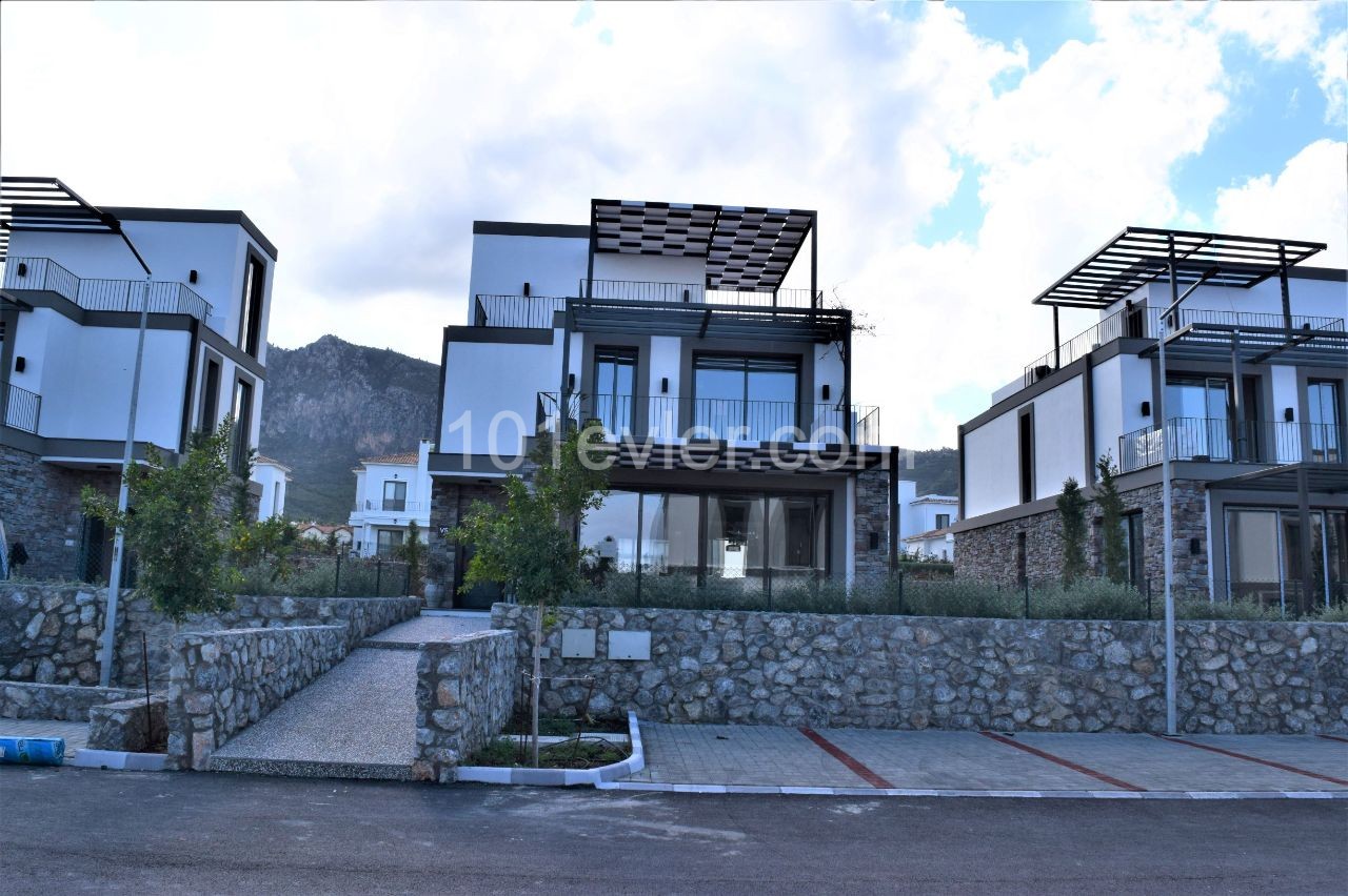 Kıbrıs Girne Alsancak Site İçerisinde Satılık Dublex 3+1 Villalar