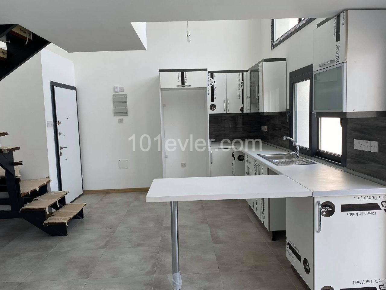 DER EINZIGE AUTORISIERTE !! Gelegenheit ! 1+1 LOFT WOHNUNG IN KYRENIA ALSANCAK ALLE KOSTEN AUF EINER ELITE-WEBSITE BEZAHLT ** 