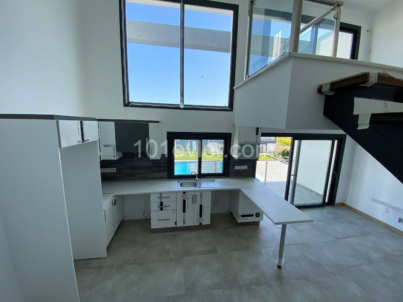 GİRNE ALSANCAK TA ELİT BİR  SİTEDE EŞYALI DUBLEX YENİ DAİRE