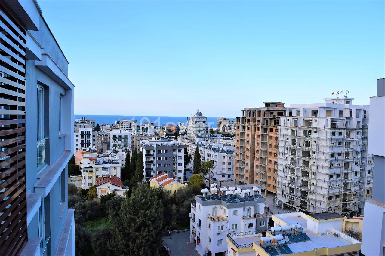 Girne Merkezde Güvenlikli Site İçerisinde Ortak Havuzlu 3+1 Penthouse