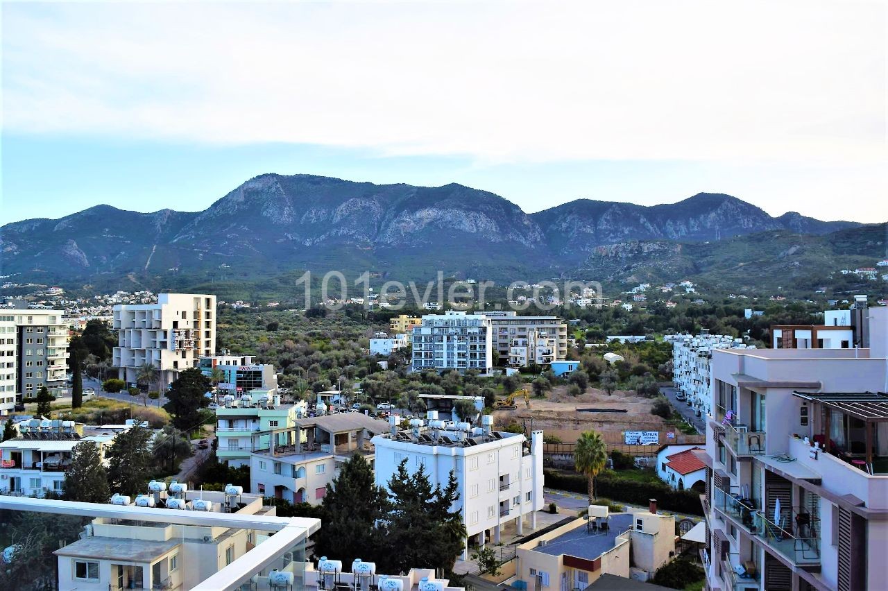 Girne Merkezde Güvenlikli Site İçerisinde Ortak Havuzlu 3+1 Penthouse