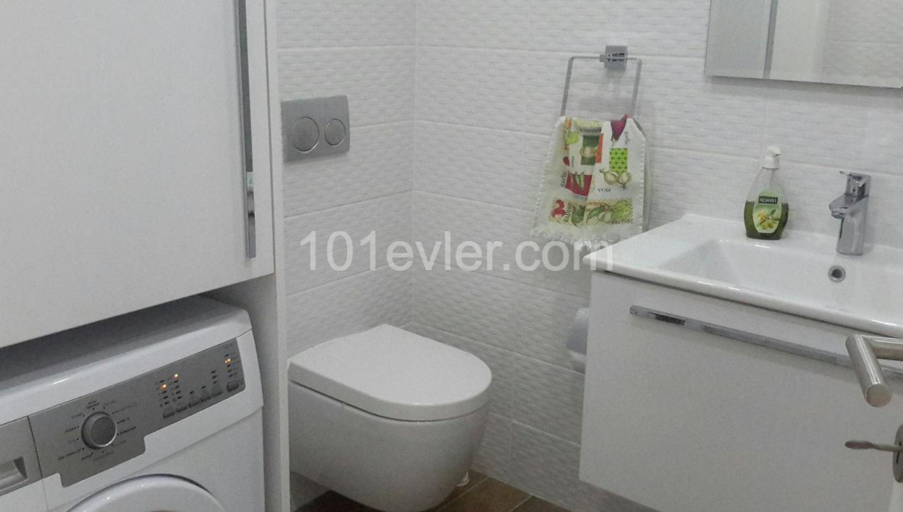 Girne Merkezde Güvenlikli Site İçerisinde Ortak Havuzlu 3+1 Penthouse