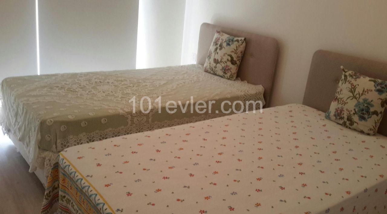 Girne Merkezde Güvenlikli Site İçerisinde Ortak Havuzlu 3+1 Penthouse