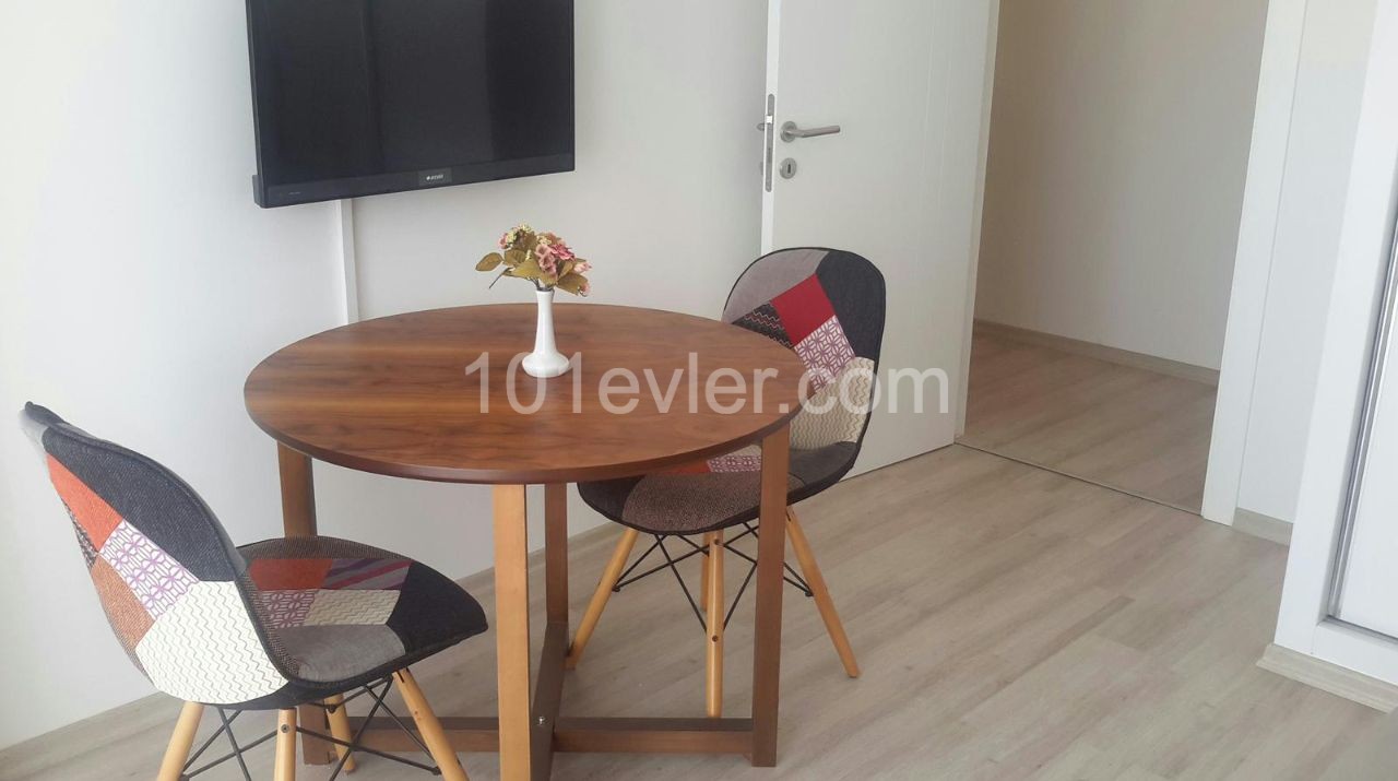 Girne Merkezde Güvenlikli Site İçerisinde Ortak Havuzlu 3+1 Penthouse