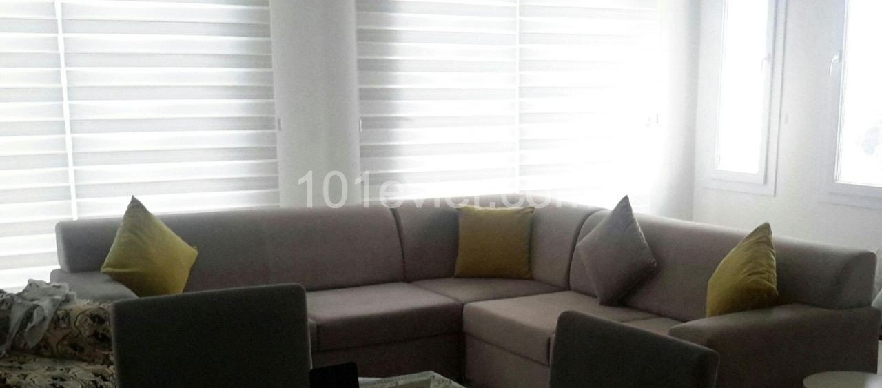 Girne Merkezde Güvenlikli Site İçerisinde Ortak Havuzlu 3+1 Penthouse