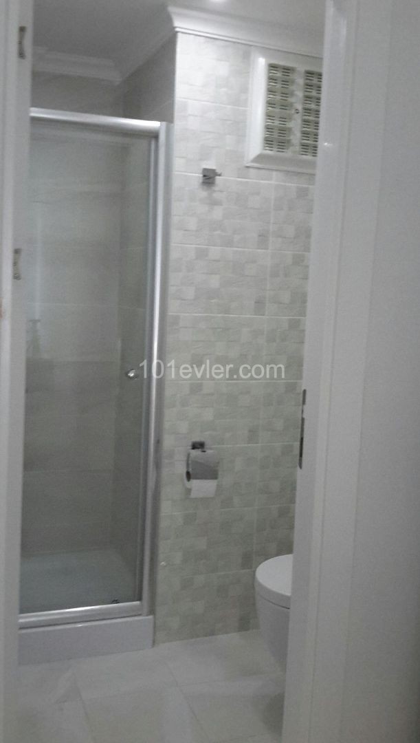 Girne Merkezde Güvenlikli Site İçerisinde Ortak Havuzlu 3+1 Penthouse