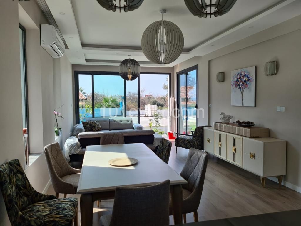 KKTC Girne Alsancak'ta Merkezi Konumda Satılık 3+1 Modern Villa 