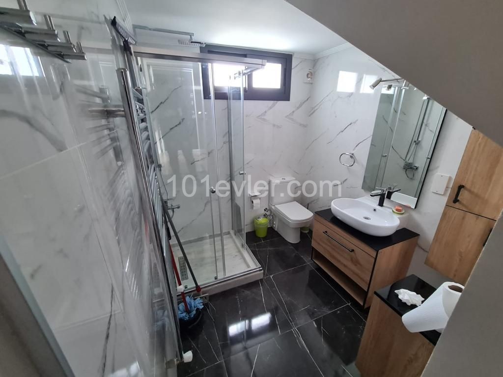 KKTC Girne Alsancak'ta Merkezi Konumda Satılık 3+1 Modern Villa 