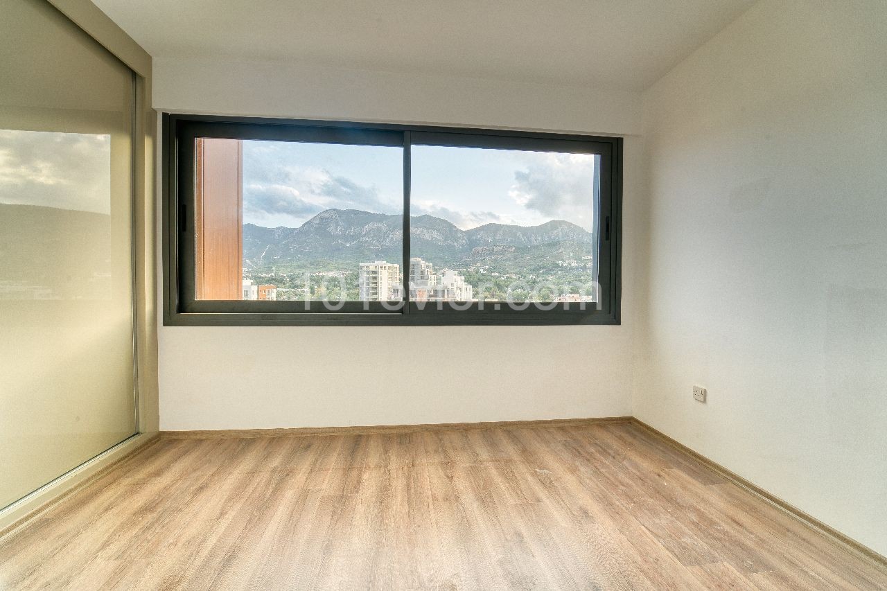 3 + 1 Luxus-Duplex-Penthouse mit türkischem Panoramablick und Pool im Zentrum von Kyrenia ** 