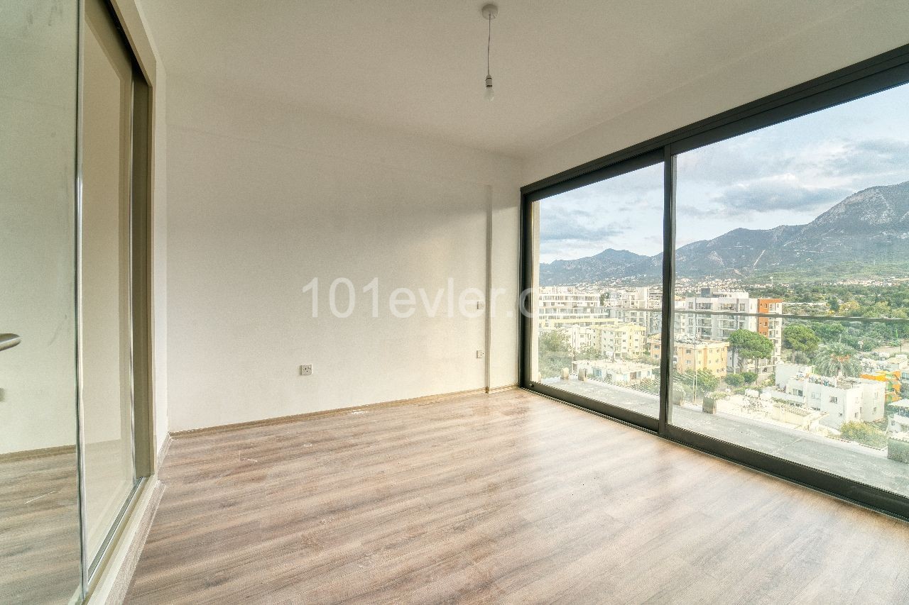 3 + 1 Luxus-Duplex-Penthouse mit türkischem Panoramablick und Pool im Zentrum von Kyrenia ** 