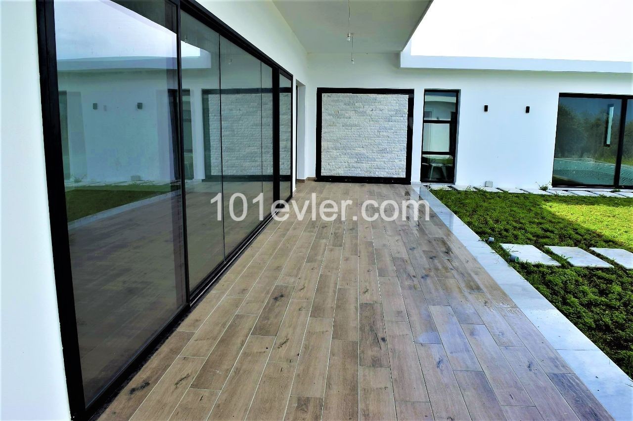 350 m2 Single-Storey 4 + 1 Luxury Villa with Modern Architectural Pool MADE in TURKISH ** 