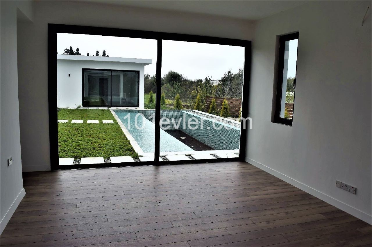 350 m2 Single-Storey 4 + 1 Luxury Villa with Modern Architectural Pool MADE in TURKISH ** 