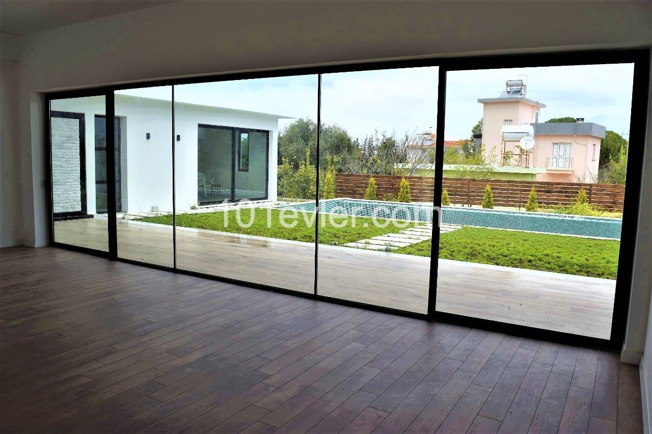 350 m2 Single-Storey 4 + 1 Luxury Villa with Modern Architectural Pool MADE in TURKISH ** 