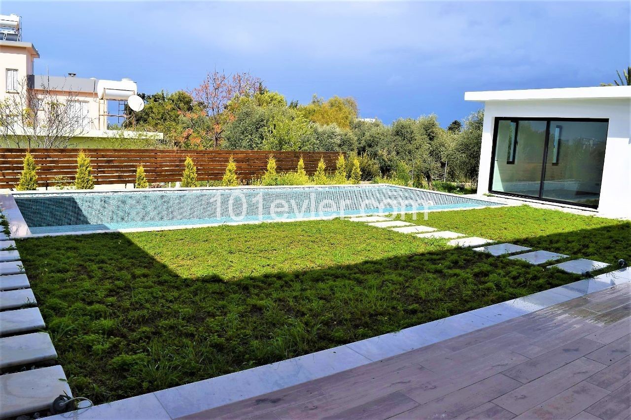 350 m2 Single-Storey 4 + 1 Luxury Villa with Modern Architectural Pool MADE in TURKISH ** 